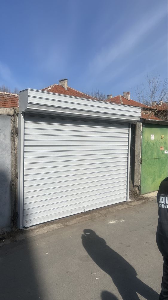 Продавам гаражна врата