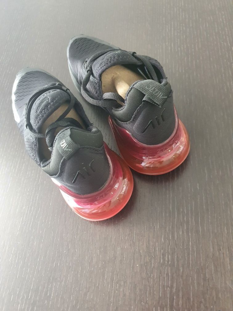 Дамски маратонки Nike Air Max 270