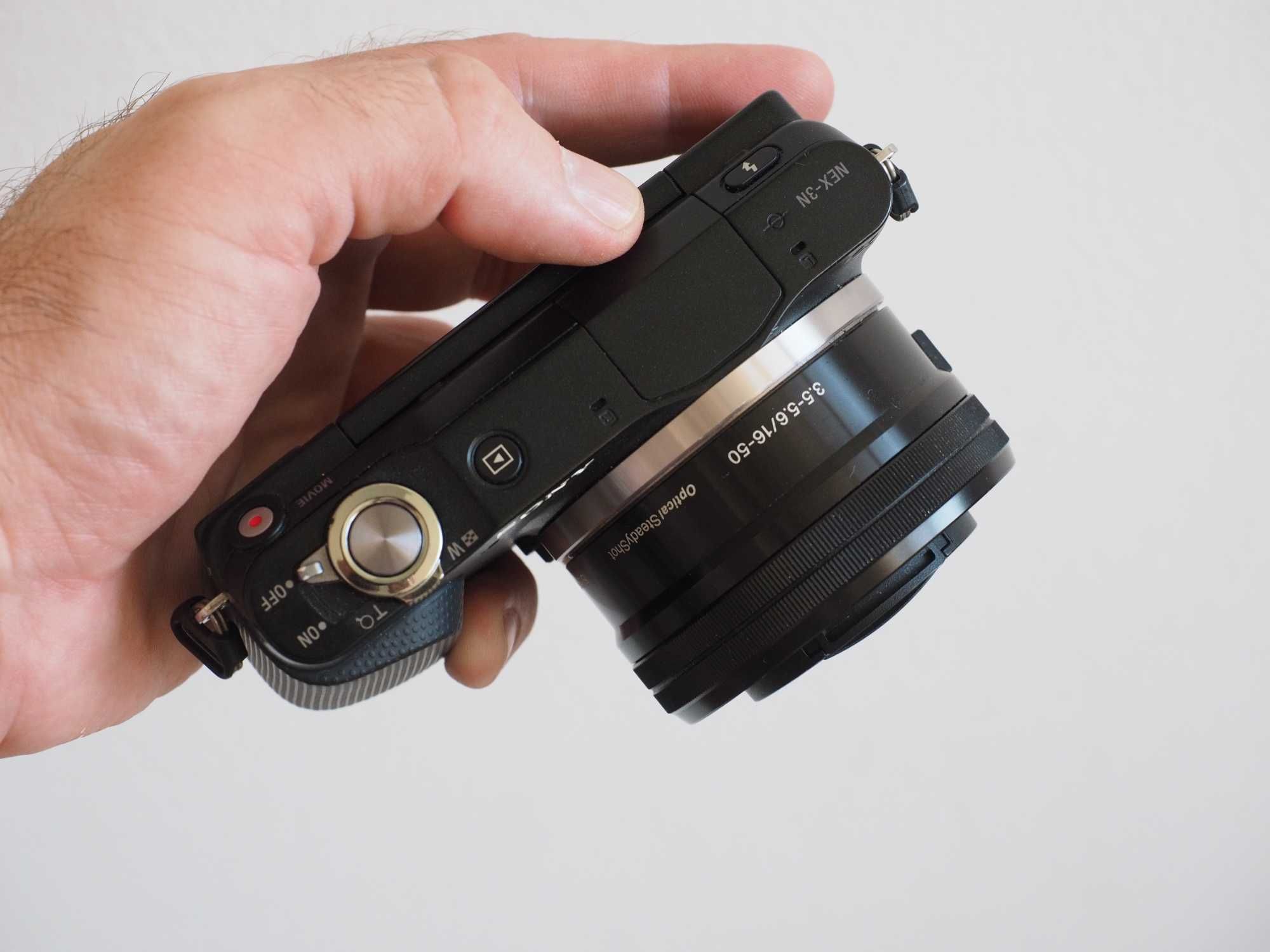 Sony Alpha NEX-3N cu obiectiv, ca nou