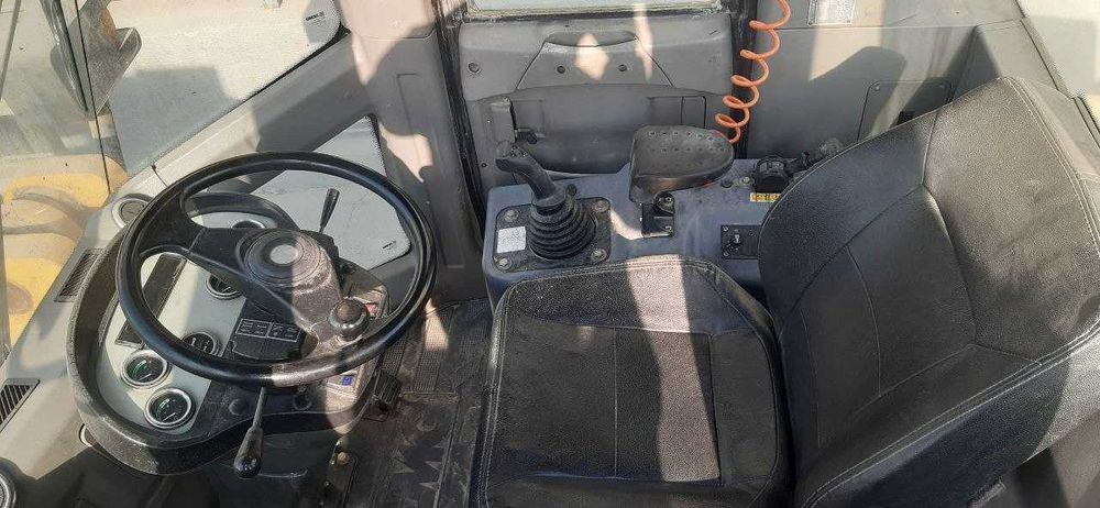 Погрузчик 3 кублик сотилади