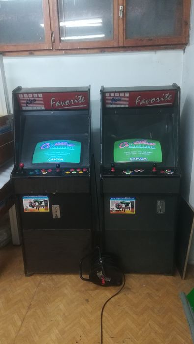 Продавам електронни игри.