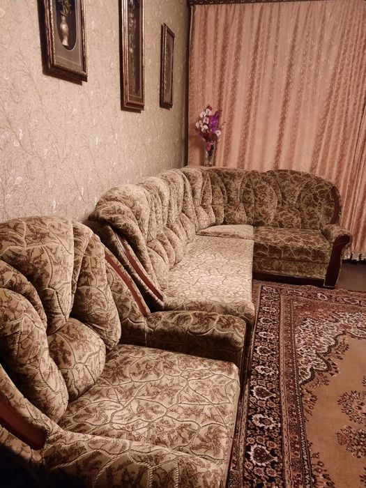 Продам угловой диван с креслом