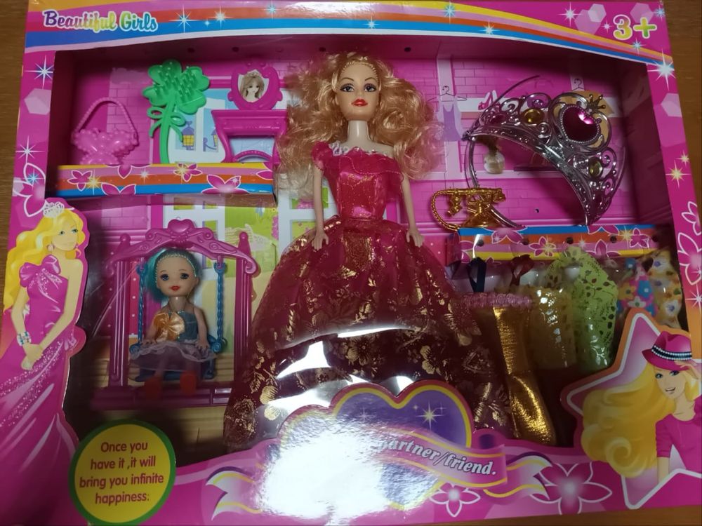 Продавам играчки за момиче