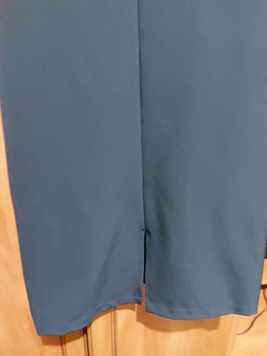 Рокля от нова колекция с черно и бляскаво