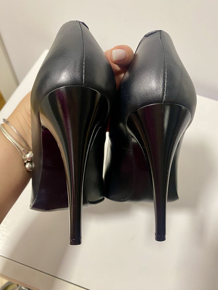 Pantofi cu toc stiletto marimea 38, negri