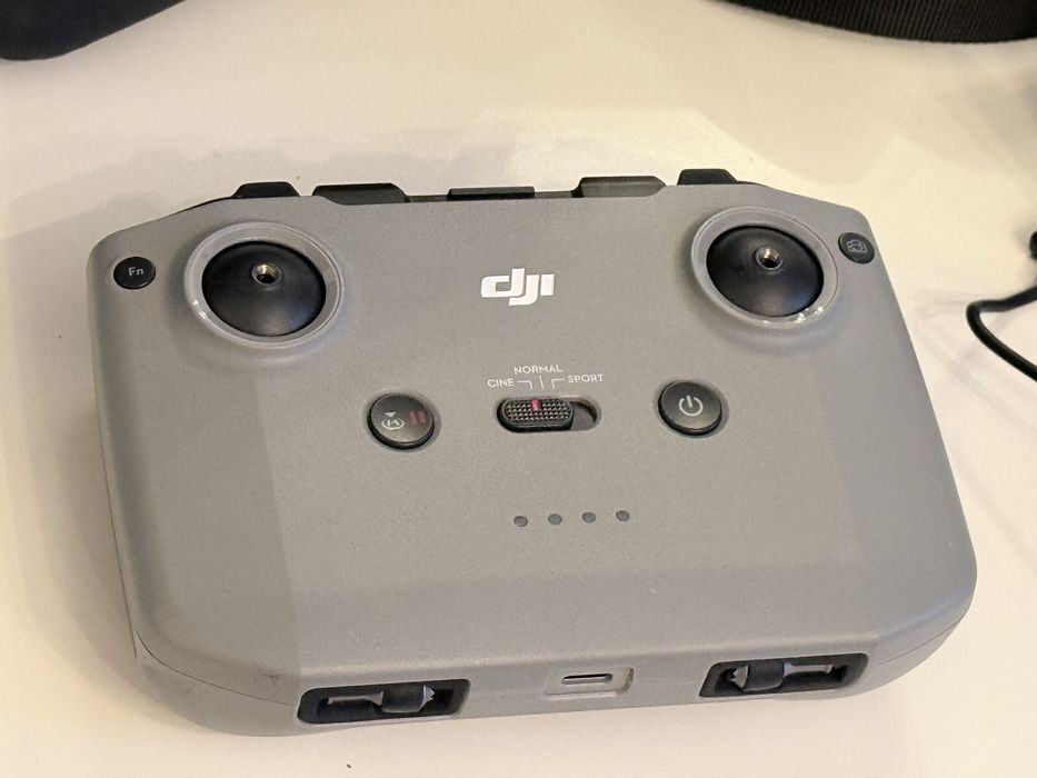 Drona DJI Mini 3 PRO cu 3 baterii, hub de incarcare, Telecomanda RC N1