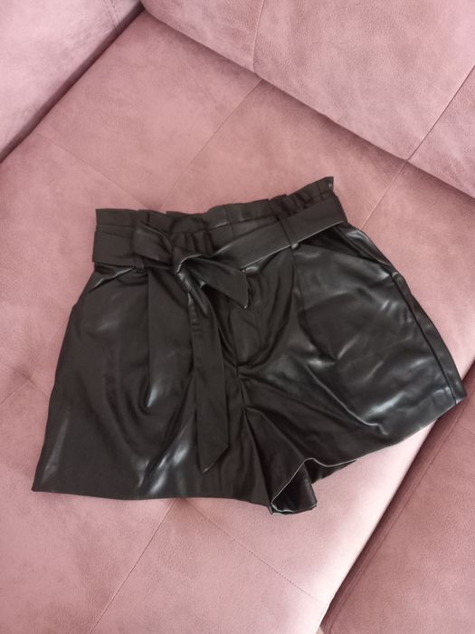 Кожени панталонки zara