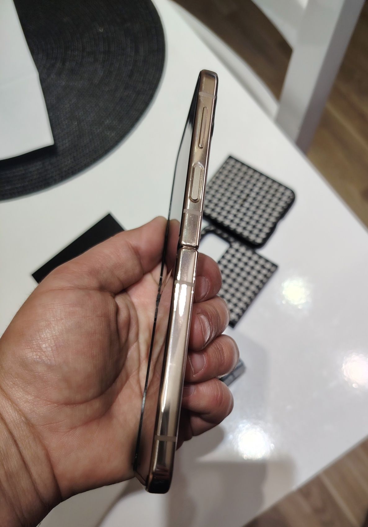 Продавам Samsung Z Flip 4