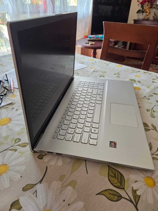 Laptop Gaming Asus Vivobook 17.3" Ryzen 5 7430U 16GB 256GB SSD