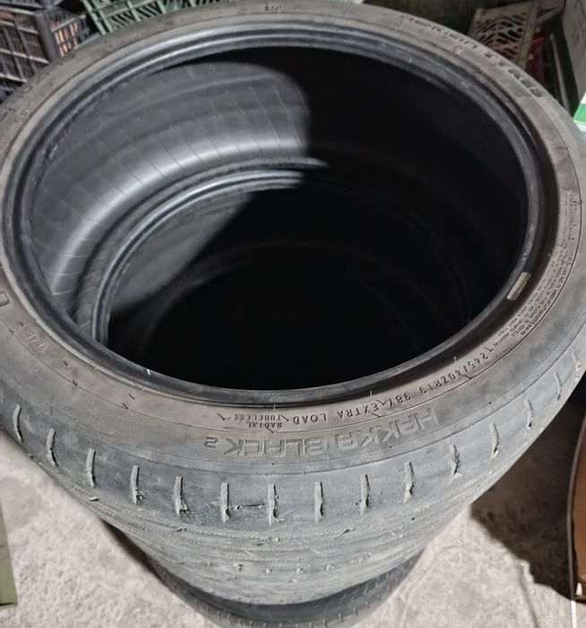 Шины R19  245/40  Б/У