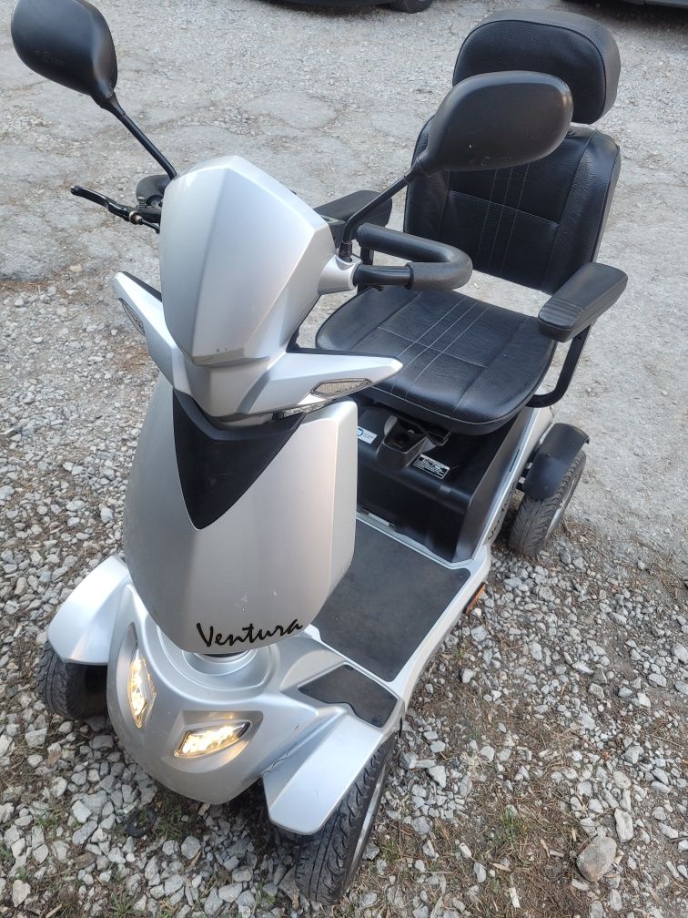 Електрически скутер за трудно подвижни хора с две батерии по 33Аh