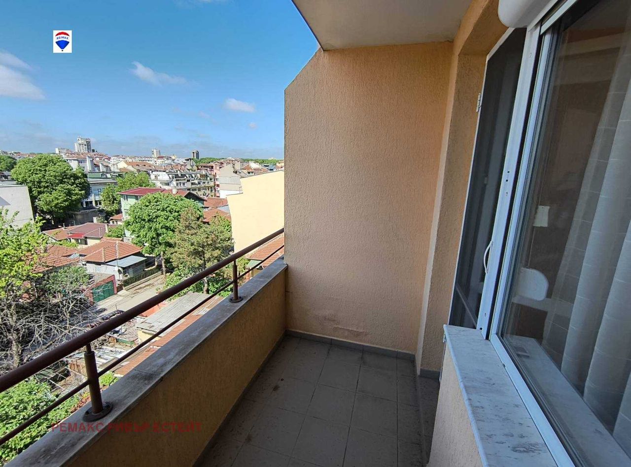 Дава се под наем Тристаен апартамент в Русе, Ялта - 67 кв.м за 408 € - Снимка #8