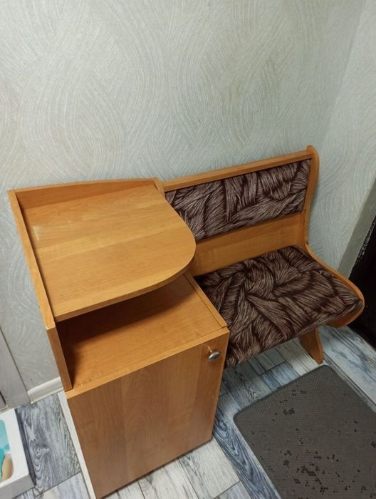 Продам прихожую с диванчиком