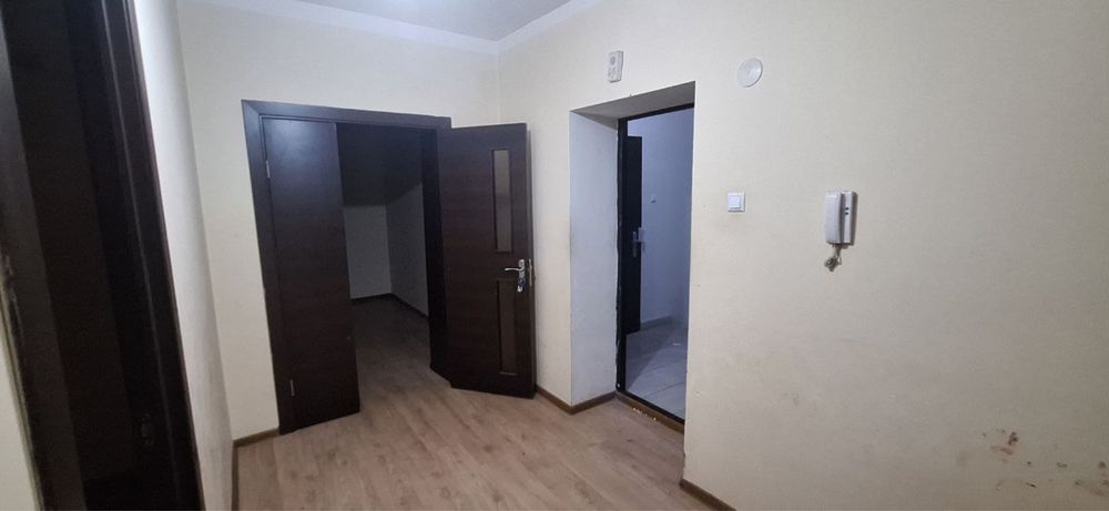 Sergeli 9 hudud 2 xona 4 etaj srochno sotiladi