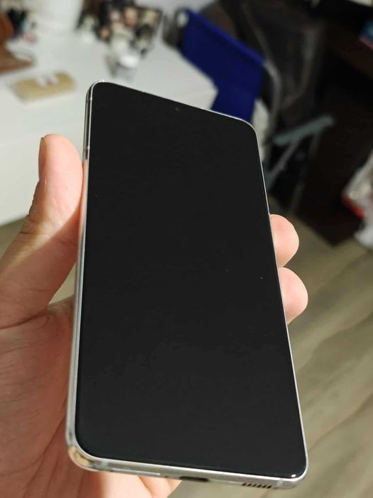 Телефона е като нов