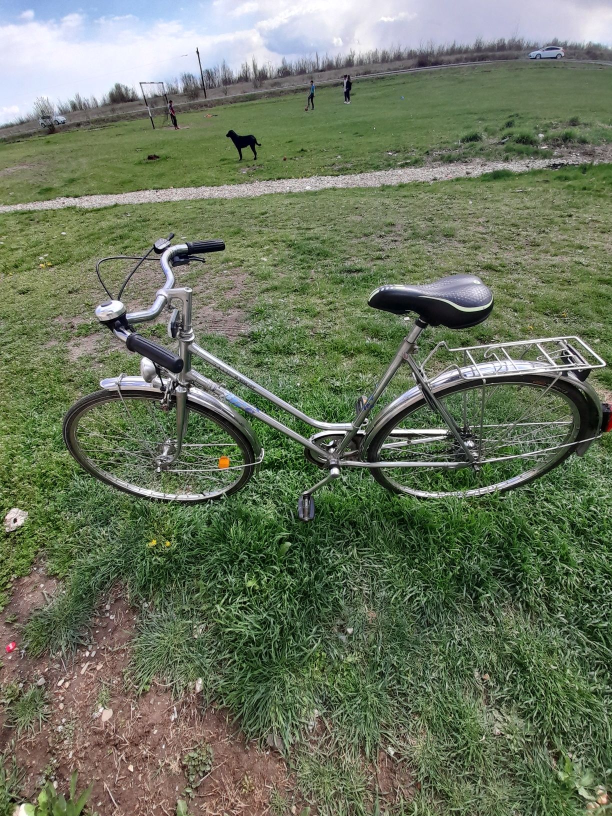 Vând bicicleta de dama