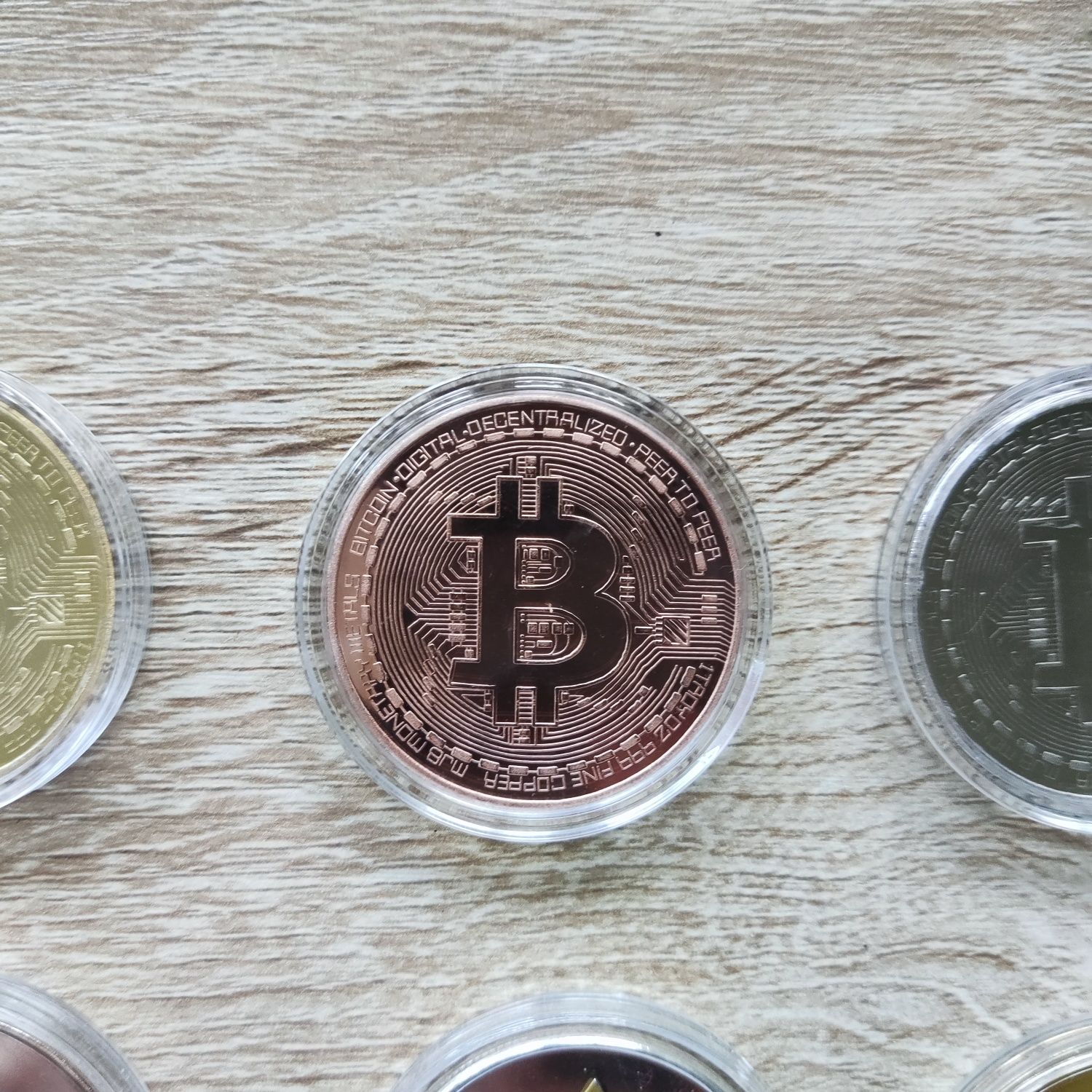 Monede Bitcoin si Ethereum