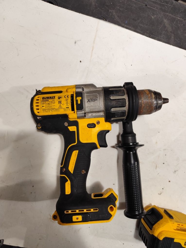 Топ безчетков акумулаторен удърен винтоверт Девалт DeWALT DCD996 + 5Ah