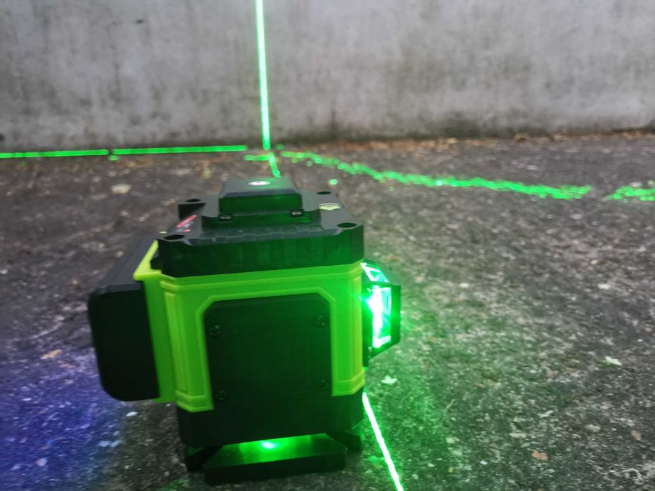 Nivela laser Promo 8D  și 360 ° cu acumulator
