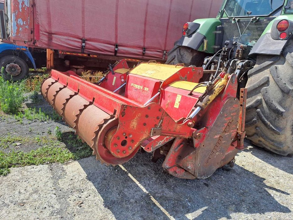 Почистване на гъсти храсти и тръни с шредер и мулчер