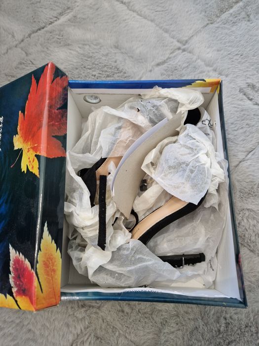 Sandale cu toc, mărimea 37- NOI