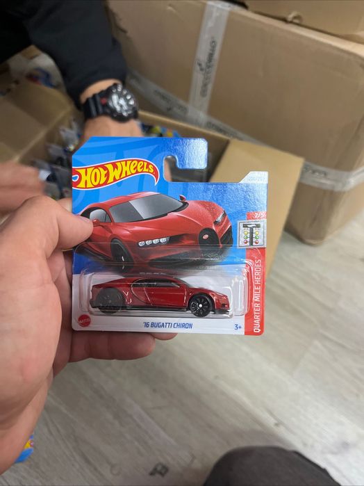 BUGATTI CHIRON red. hot wheels (Quarter mile heroes)