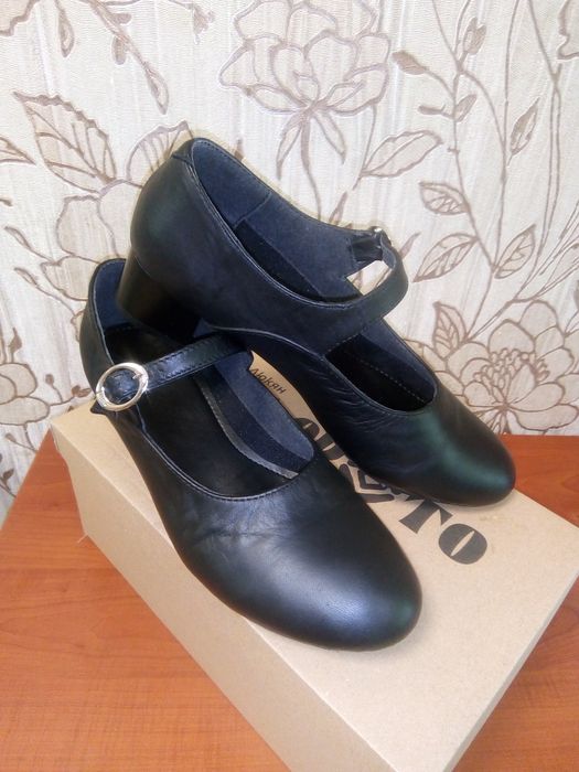 Нови скарпини размер 40