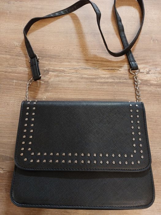 Дамска черна чанта