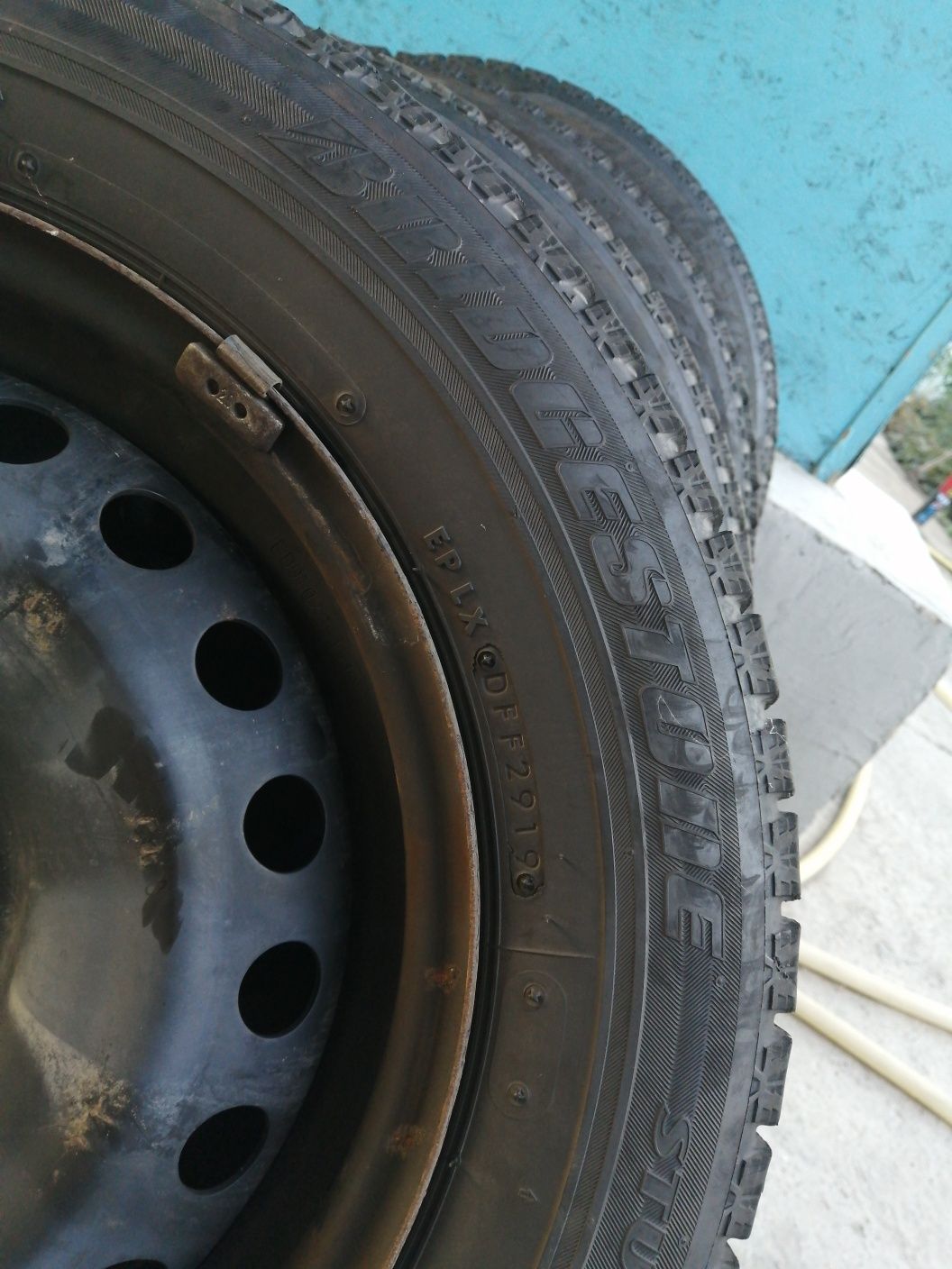 Bridgestone Шины 185/65/15 с колпаками Акцент