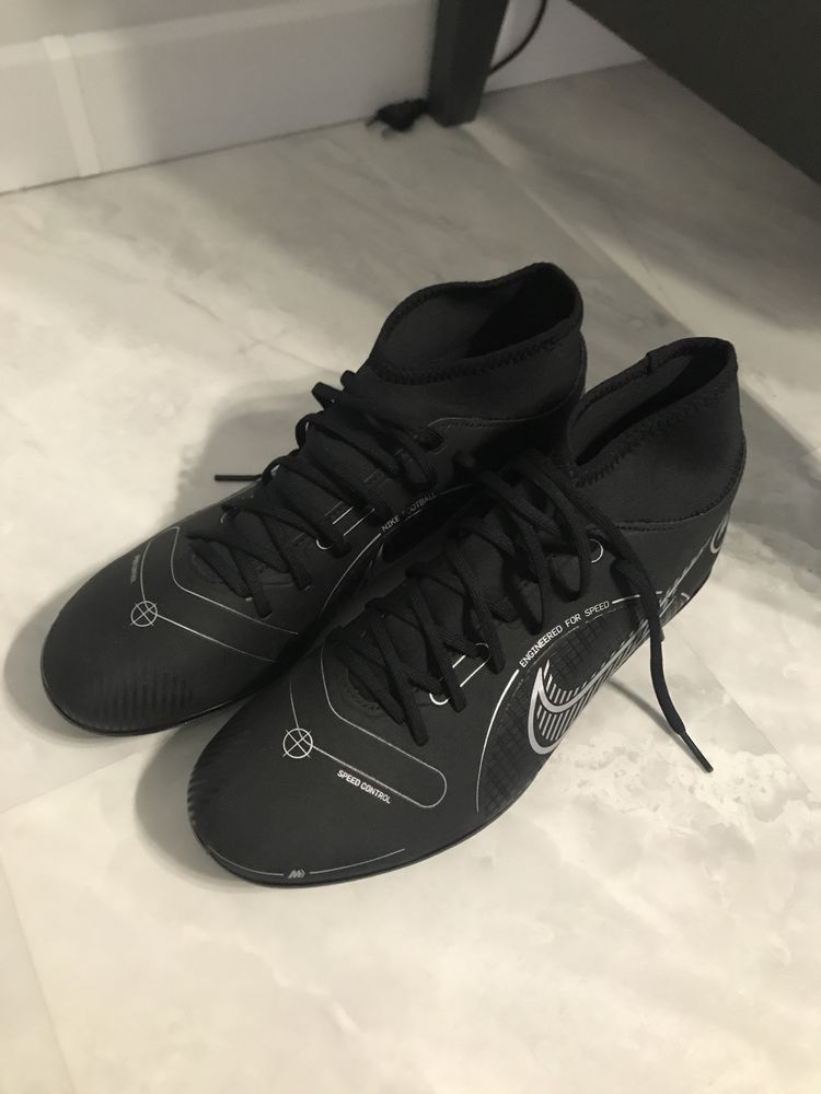 Футболни бутонки Nike 42,5