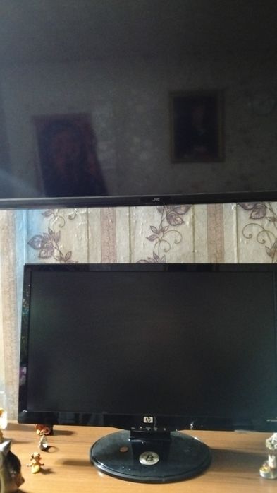 Продам мониторы для компьютера hp и телевизор JVC