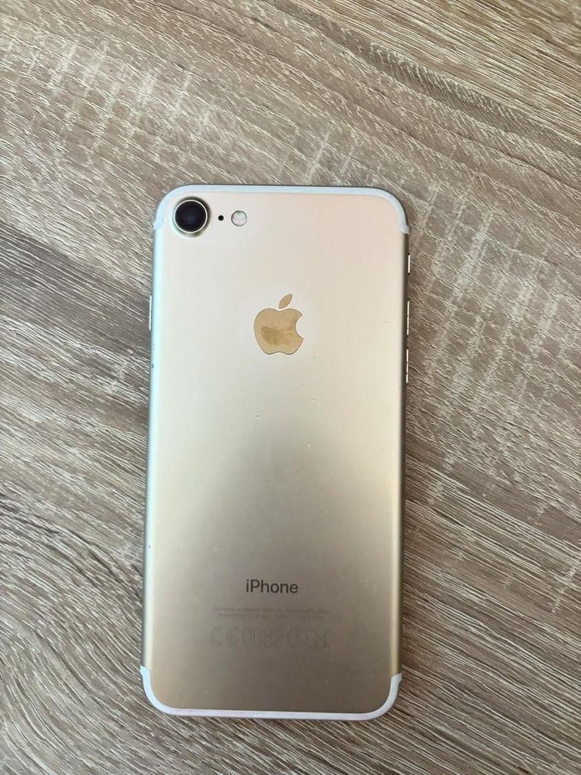 *СПЕШНО* Iphone 7 Gold 128 GB  Перфектно състояние с калъфи