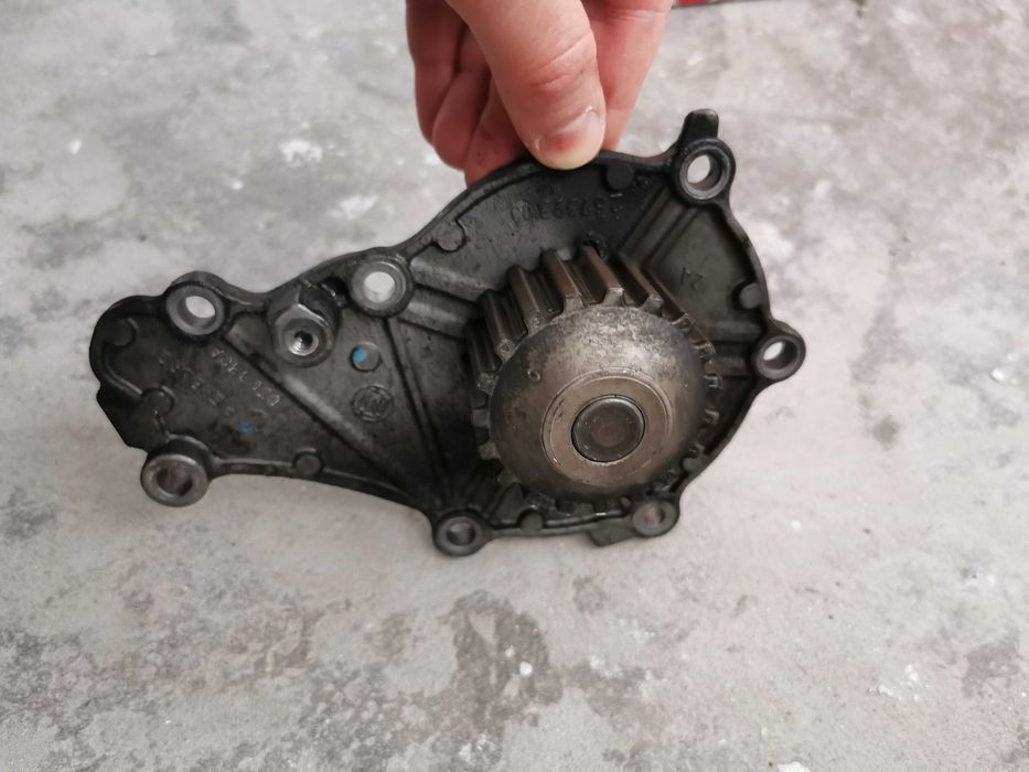 Pompa apa originala Mazda 3 2006 1.6 diesel compatibil HEPU 803