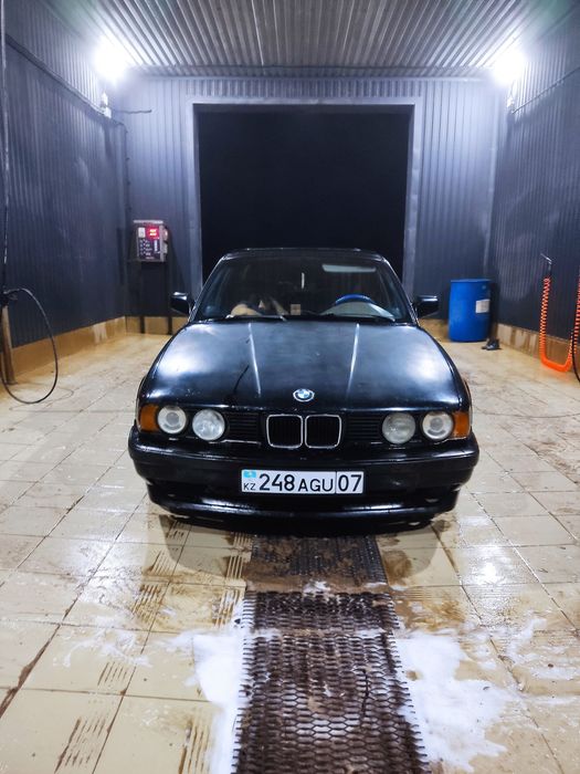 Продам машину BMW 520