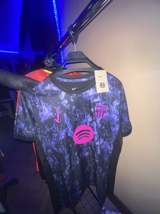 Чисто нови тениска на Барселона