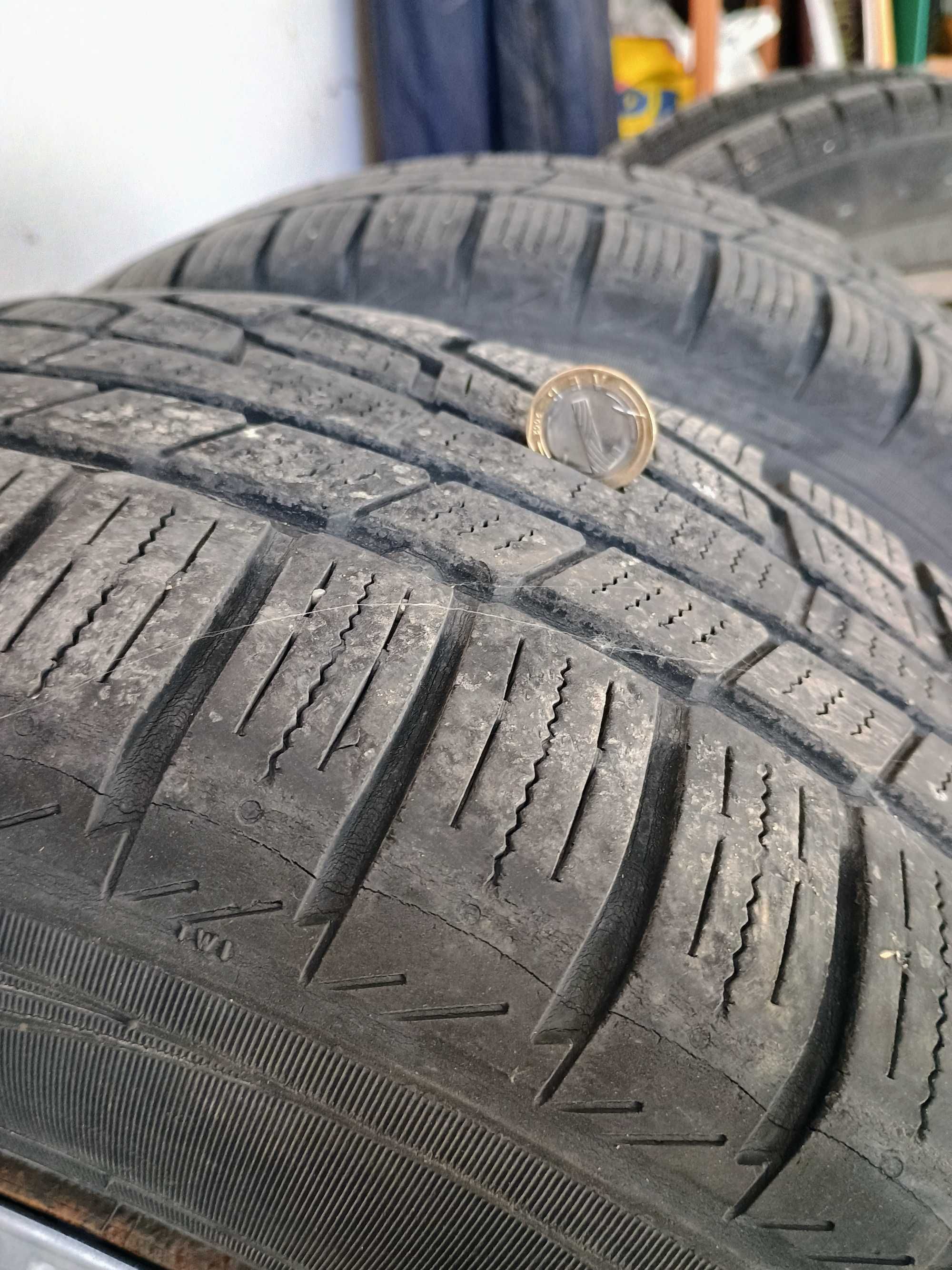 Гуми зимни 215/60 R16 със джанти
