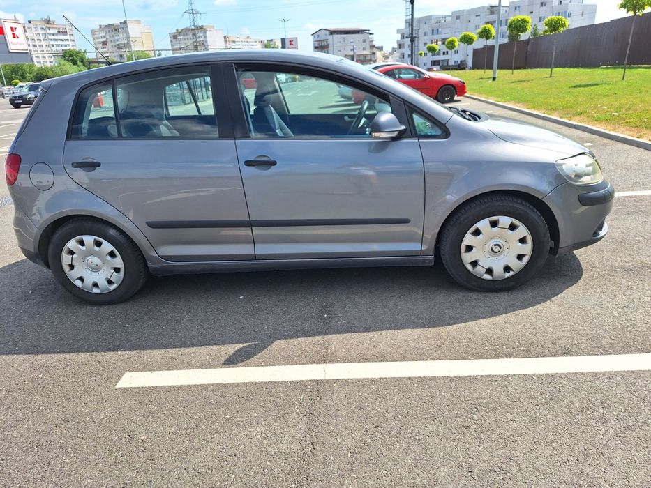 Vînd Golf5 plus 1,6 benzină
