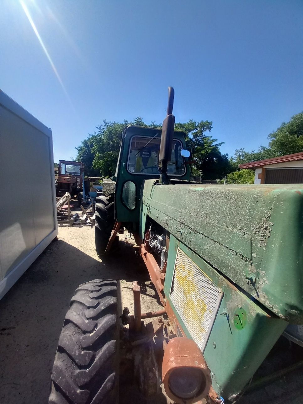 Vând tractor și vagon de pădure