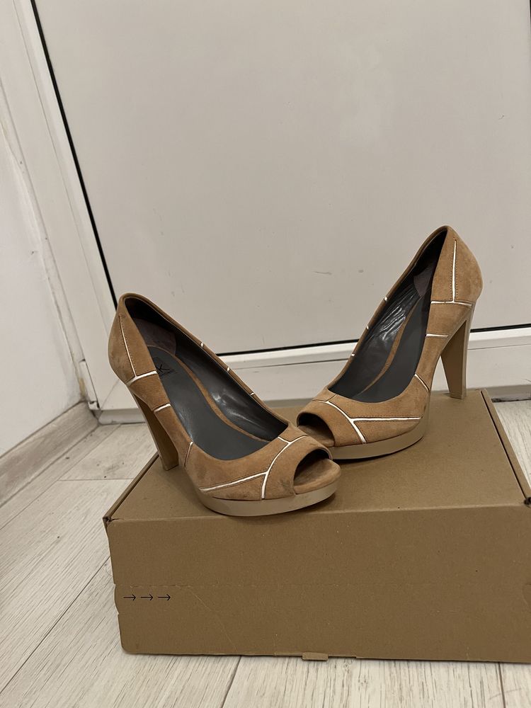 pantofi-dama Calvin Klein,marimea 38,piele naturala,crem/ocru