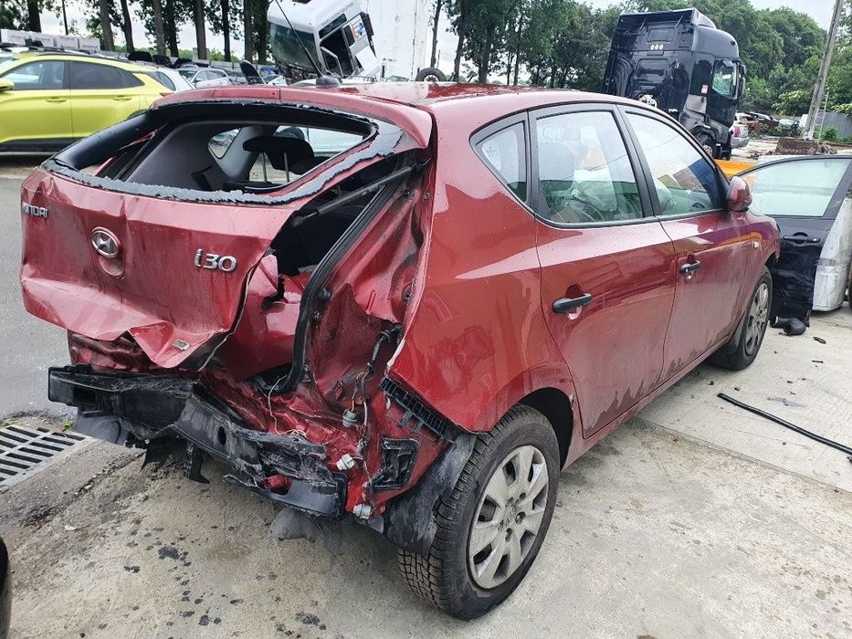 Dezmembrez Hyundai i30 an 2008, motor 1.6crdi 85kw 116cp dezmembrari cutie de viteze manuala 5+1