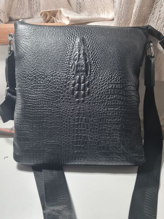 Мужская сумка через плечо из эко - кожи в отличном состоянии