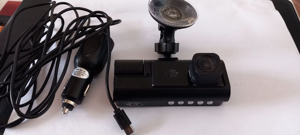 Cameră  auto HD DVR + cameră mers înapoi, card 32Gb.