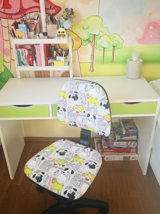Birou si scaun copil alb&verde, stare buna, predare in Bucuresti