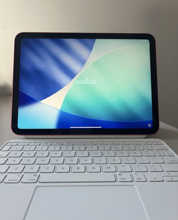 iPad 10th, 10,9" 256GB Wi-Fi Pink + калъф с клавиатура Apple Magic