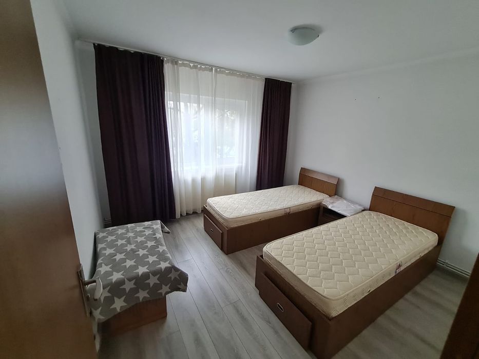 Proprietar, inchiriez apartament central, 2 camere, renovat,