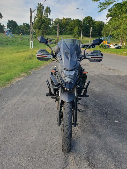Adventure moto SYM NHT 200