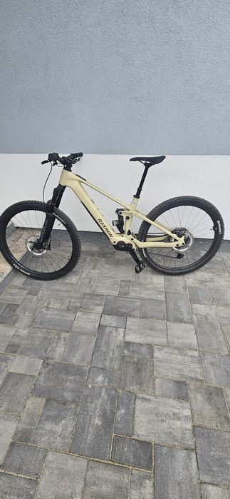 Bicicleta electrica full carbon Raymon airok pro 2025