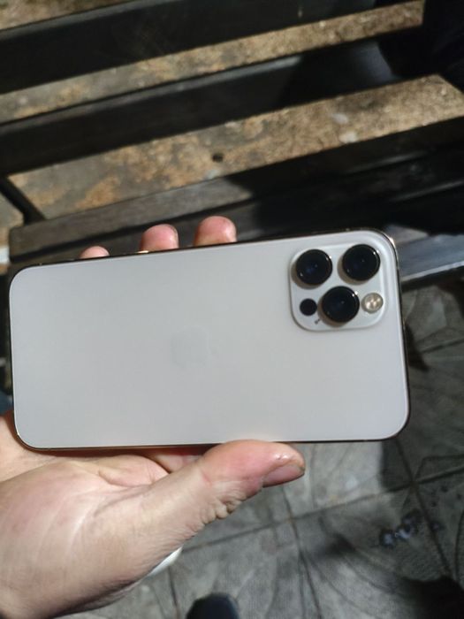 Обменяю айфон 12 про