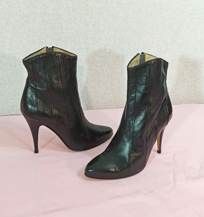 С Самал-2. Дом 76.Коженные сапожки. Новые. Размер 38.