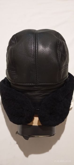 Мужские кожаные шапки